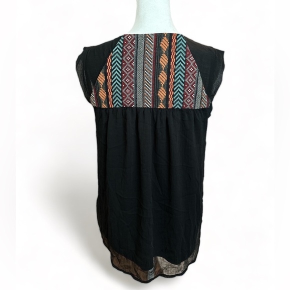 Daniel Rainn Southwestern Embroidered Top - Picture 3 of 7
